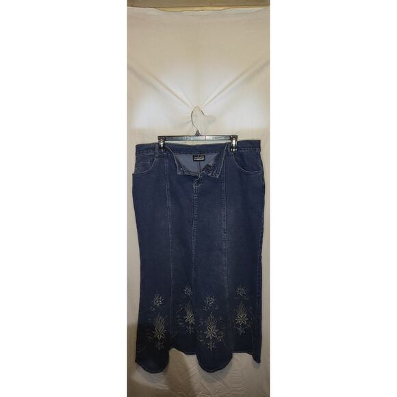 Long Blue Denim Maxi Skirt with Embroidered Floral Hem & Buckle Size 38 - Picture 4 of 6